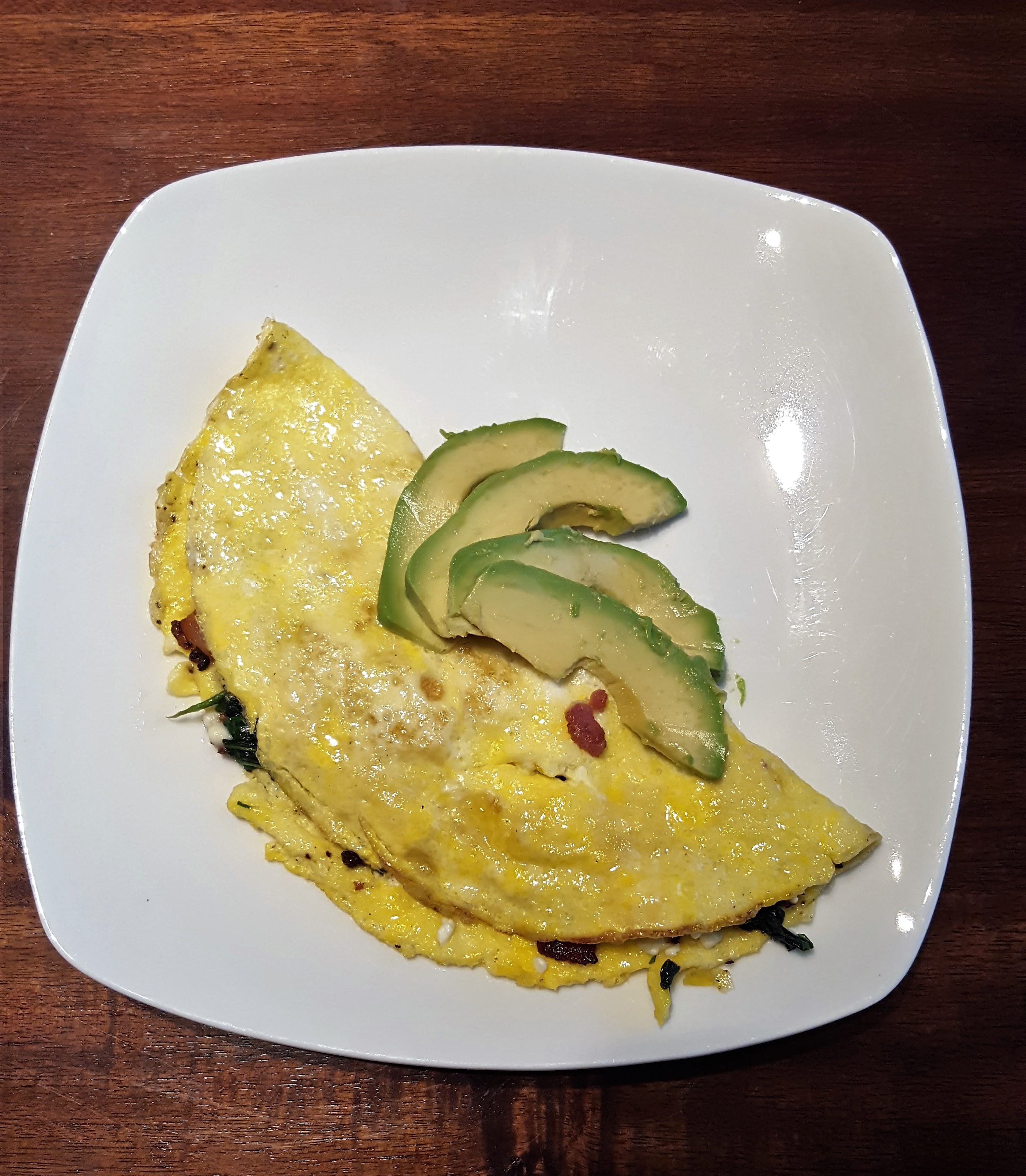 omelet with avocado